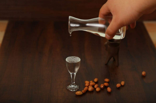 簡(jiǎn)述白酒啤酒混合喝好不好？有什么壞處？