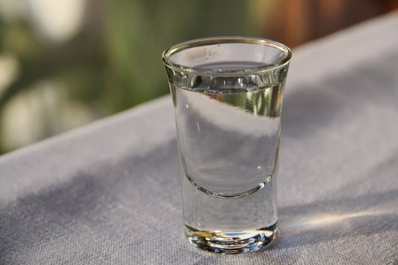 白酒能與啤酒一起喝嗎？有什么壞處？