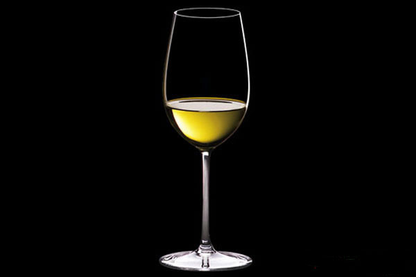 飲紅葡萄酒對皮膚美容有益，原因是什么？