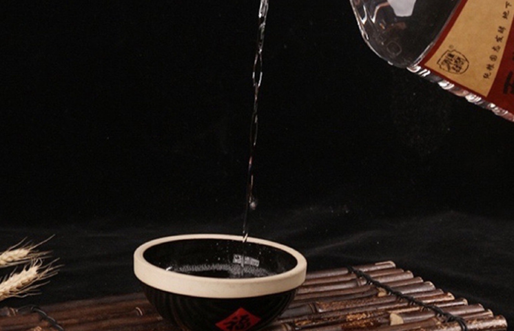 為什么白酒不宜用易拉罐裝？