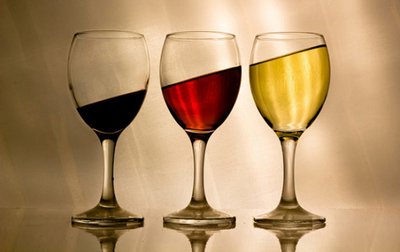 喝香檳葡萄酒用什么酒杯？