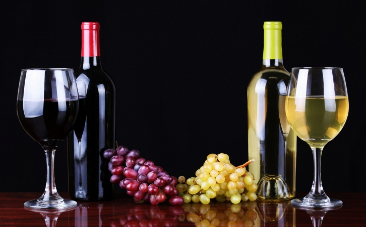 白酒與紅酒可以混著喝嗎？