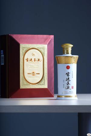 貴州茅臺(tái)鎮(zhèn)宮廷玉液酒(貴州茅臺(tái)鎮(zhèn)宮廷玉液酒)
